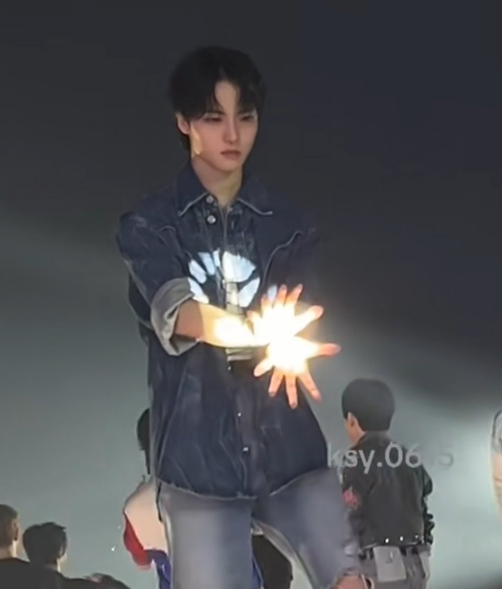 unbilllie's tweet photo. junghoon inventing light (2026) https://t.co/1WYe2A35Cx