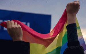 PDevrimciDurus2's tweet photo. #LGBTİ+ operasyonu yapıldı ve adı #AilemGüvende olarak açıklandı. LGBTİ+ olmak suç değildir, bu operasyon insan hakkı ihlalidir. Aileye tehdit LGBTİ+ değil, kapitalist sömürü düzeni ve AKP'nin ekonomik-siyasi saldırılarıdır. 
https://t.co/jRm1CCJwhv https://t.co/8HiAjAUrOZ