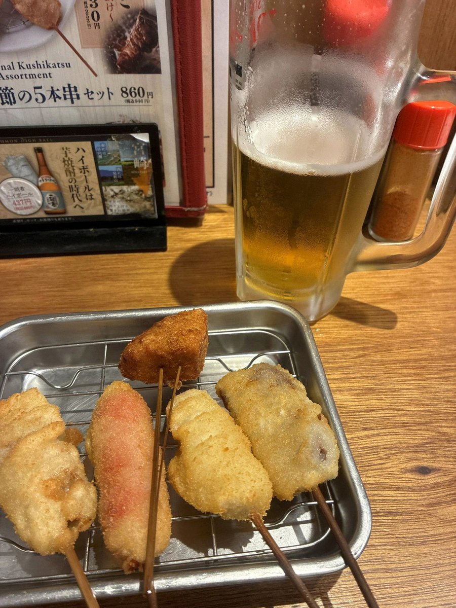 unite_lin_lin's tweet photo. 患者さんに看護師さん呼んでも来てくれないって言われて私が対応することになった
もう嫌だここはだめだ
そう思うまで待たせてしまったみたい
そんな事言わないでと心苦しくなりながら時間はとっくに定時をすぎてます
残業ですよ、
患者も可哀想だし私も可哀想
忙しすぎて追われてる看護師も可哀想 https://t.co/WAjHpDZHRn