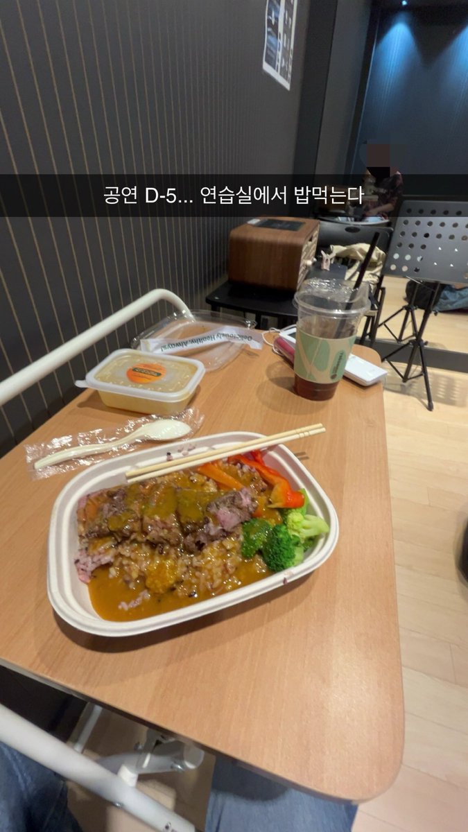 izzrrray's tweet photo. 학교가 사라지든가 내가 사라지든가 해야지 https://t.co/Cyp6t9f3am