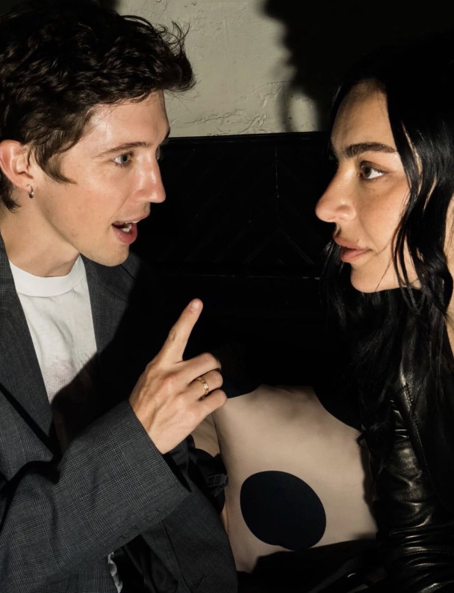 UpdatedTS's tweet photo. Troye with Charli via his finsta 🖤 https://t.co/CRE41uLmmD