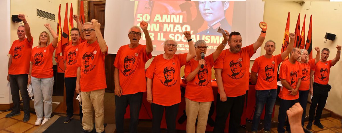 fratotolo2's tweet photo. Con il pugnetto alzato, commemorano la morte di Mao, colui che, tra carestie indotte e repressioni, causò la morte di circa 77 milioni di civili cinesi. 

E si sentono pure dalla “parte giusta della storia”. https://t.co/WqW8jnFTnq