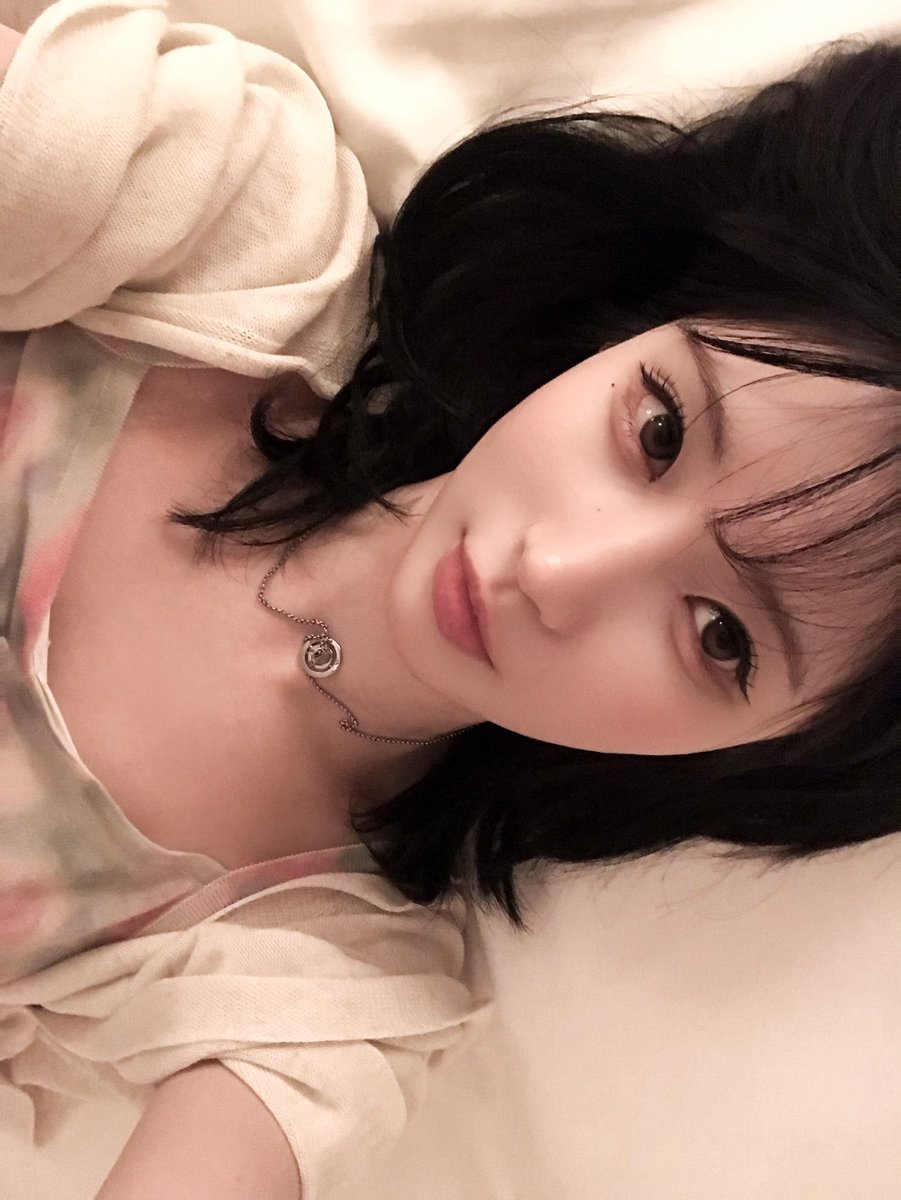 vainesaint's tweet photo. Monday, that’s not how you treat the cutest girl in the world. https://t.co/dwBjv6HcVz