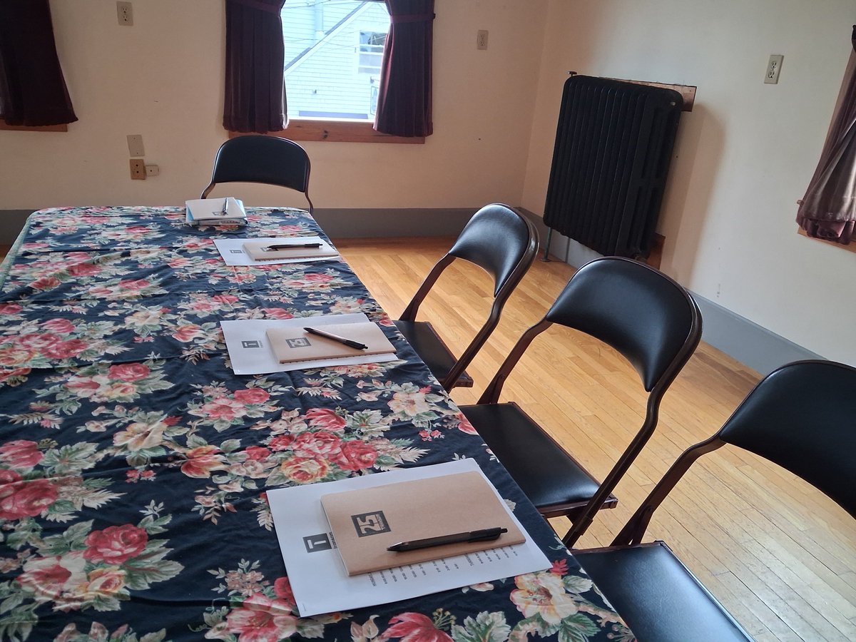 Transom_org's tweet photo. Live from Woods Hole: the calm before the storytelling.

A group of scientists start a 3-day Transom workshop today — building to Transom 25: Making Waves this Thurs, a night of true science stories told live on stage, hosted by Jay Allison.

Tickets: https://t.co/6NIEplWnjb https://t.co/T6CMfi9DX9