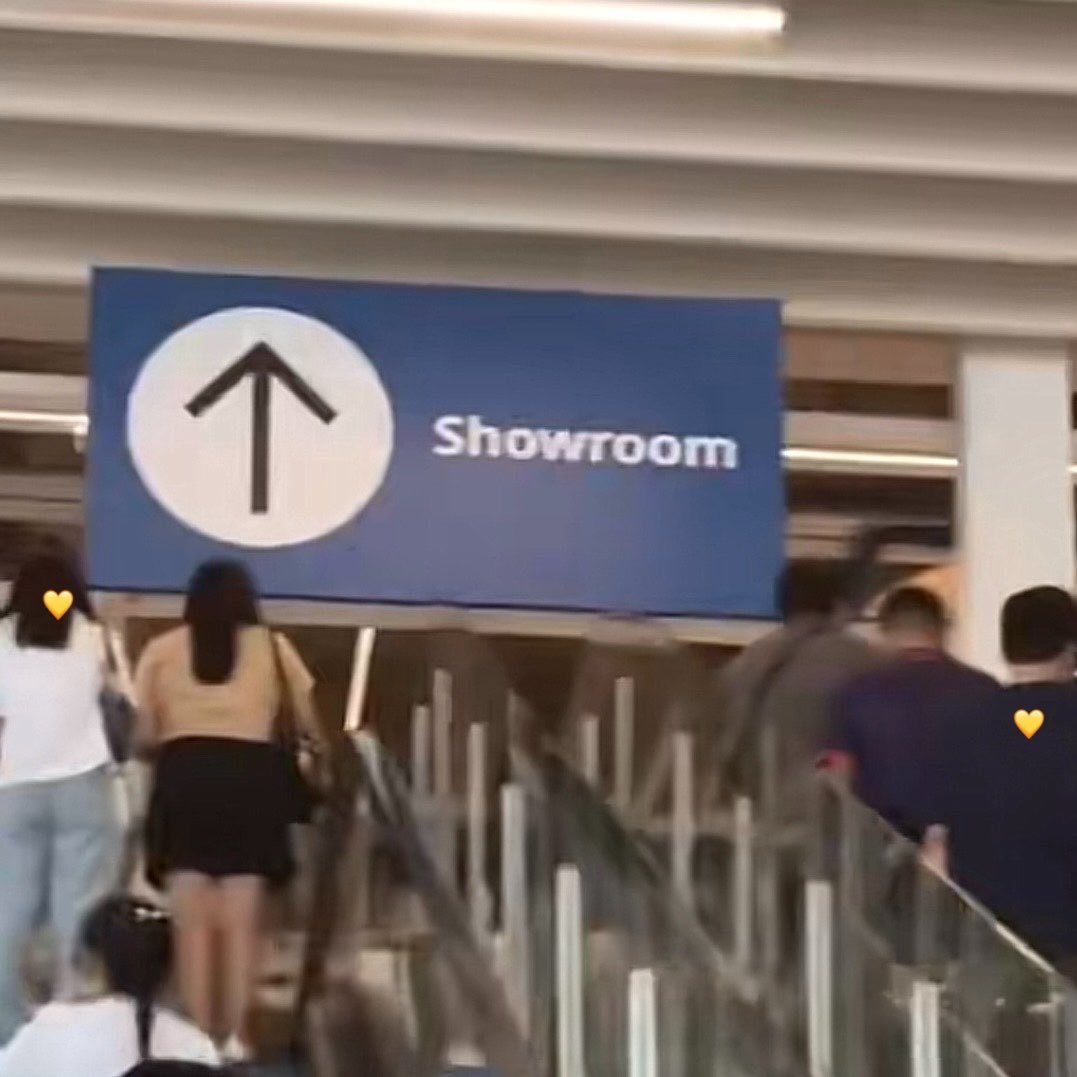 dustinforbianca's tweet photo. can you believe they went from literally having to disguise themselves and use different escalators (lol 😭) just to avoid being seen… to now posting their own sweet photos together on their socials 🥹

hay, look how far they’ve come ❤️‍🩹 https://t.co/qnOlP4V9oH