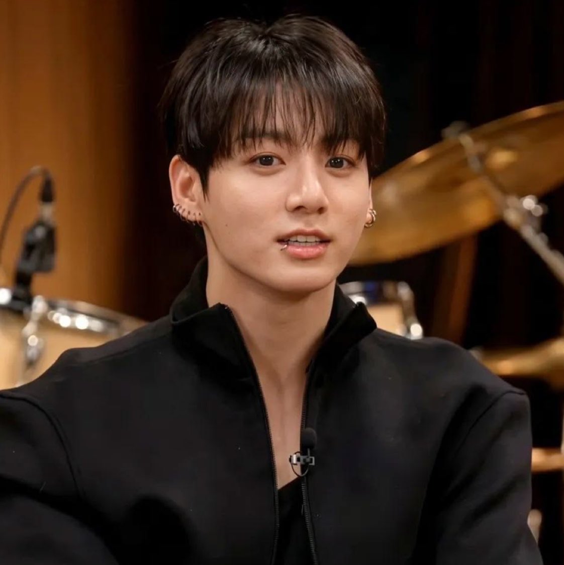 verykooki's tweet photo. jungkook in the early arirang promo's https://t.co/8mVlqH0Riy