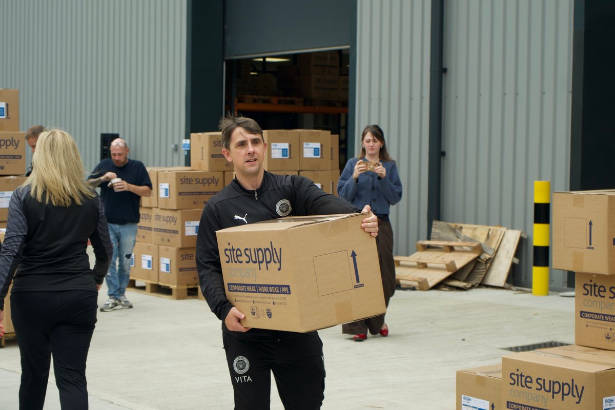 SCFCCommunity's tweet photo. Our biggest year yet for 'Kits by County ', providing free PE kits for children across Stockport who need them. 💙

Huge thanks to our staff &amp; volunteers for distributing 5,000+ kits to Stockport primary schools 👏

And to Site Supply and LSH Auto for making it possible 🫶 https://t.co/tjwye9bbvL