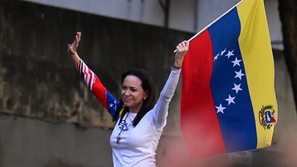 CATERINAV's tweet photo. #14Sep En Entrevista @MariaCorinaYA: “Y esa es la decisión que he tomado: REGRESAR A VENEZUELA para estar junto a mi pueblo, asegurando que esta energía democrática popular se canalice por vías pacíficas y cívicas, que crezca y que, en última instancia, garantice el derecho a un proceso electoral democrático genuino”
