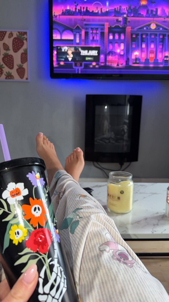 cs26xx's tweet photo. Today’s iced coffee in my Halloween cup 🎃 https://t.co/4Rs2AsOjzu