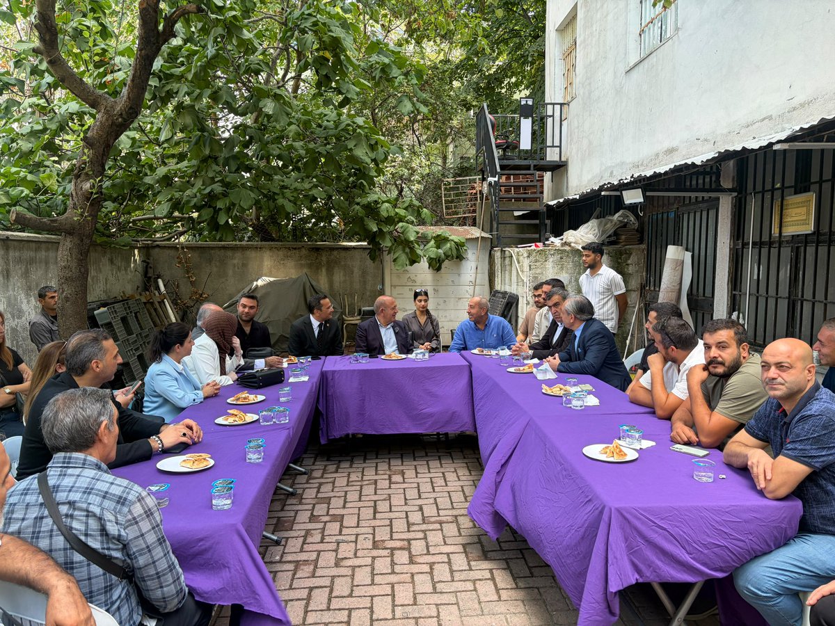 ArasENGEZ's tweet photo. İstanbul İl Başkanımız Sayın Gürsel Tekin ile Ümraniye’de halkımızla buluştuk.

Necip Fazıl’da İstanbul Muhtarlar Federasyonu’nu ziyaret ettik, Altınşehir’de pazar esnafımızla, Atatürk Mahallesi’nde ise başta tekstil sektörü olmak üzere esnafımızla bir araya geldik; sorunlarını ve taleplerini yerinde dinledik.

Geçim sıkıntısının, artan maliyetlerin ve ekonomik adaletsizliğin karşısında; emeğin, üretimin ve alın terinin yanındayız.

Mücadeleyi birlikte büyütecek, çözümü hep birlikte öreceğiz.