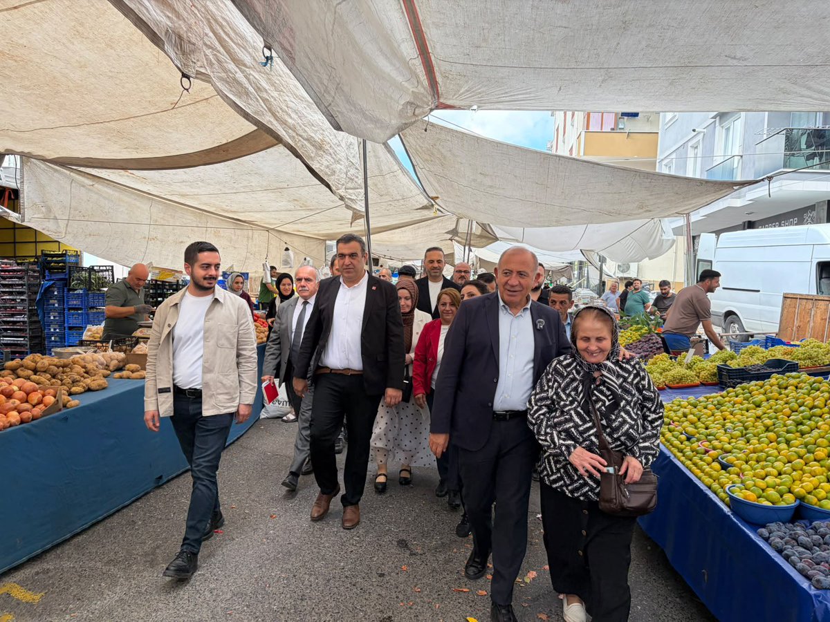 ArasENGEZ's tweet photo. İstanbul İl Başkanımız Sayın Gürsel Tekin ile Ümraniye’de halkımızla buluştuk.

Necip Fazıl’da İstanbul Muhtarlar Federasyonu’nu ziyaret ettik, Altınşehir’de pazar esnafımızla, Atatürk Mahallesi’nde ise başta tekstil sektörü olmak üzere esnafımızla bir araya geldik; sorunlarını ve taleplerini yerinde dinledik.

Geçim sıkıntısının, artan maliyetlerin ve ekonomik adaletsizliğin karşısında; emeğin, üretimin ve alın terinin yanındayız.

Mücadeleyi birlikte büyütecek, çözümü hep birlikte öreceğiz.