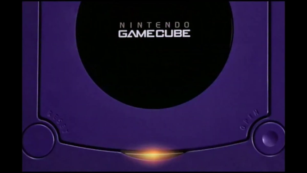 Micromania_Fr's tweet photo. La Nintendo GameCube fête ses 25 ans aujourd'hui 🟪 

Que retenez-vous de cette console culte ? https://t.co/fHAnCxgs8F