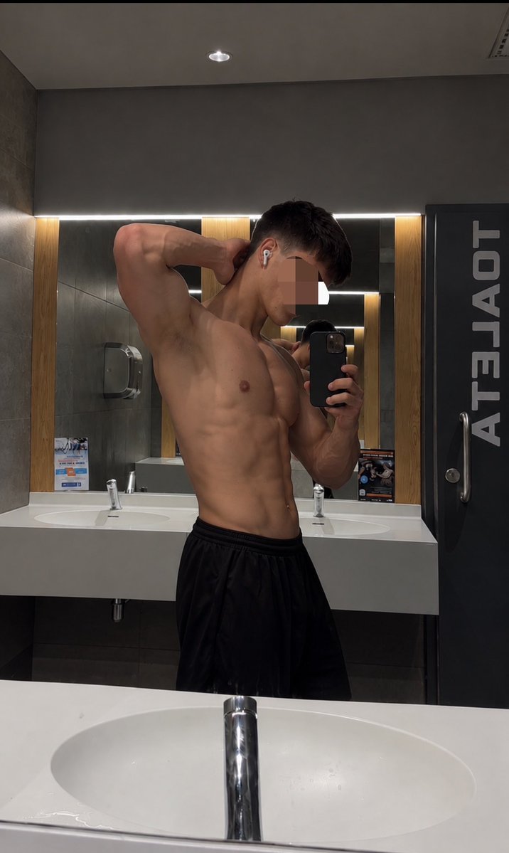 mrPanOski's tweet photo. I'm very sweaty after training

And you get on your knees and send me your money faggot 🤑 https://t.co/8chu4GFsAr