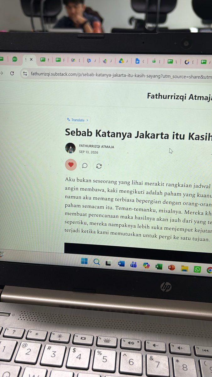 sadestnight's tweet photo. Ni kalo gua mewek diliatin orang sekantor https://t.co/Ig1zKozPFB
