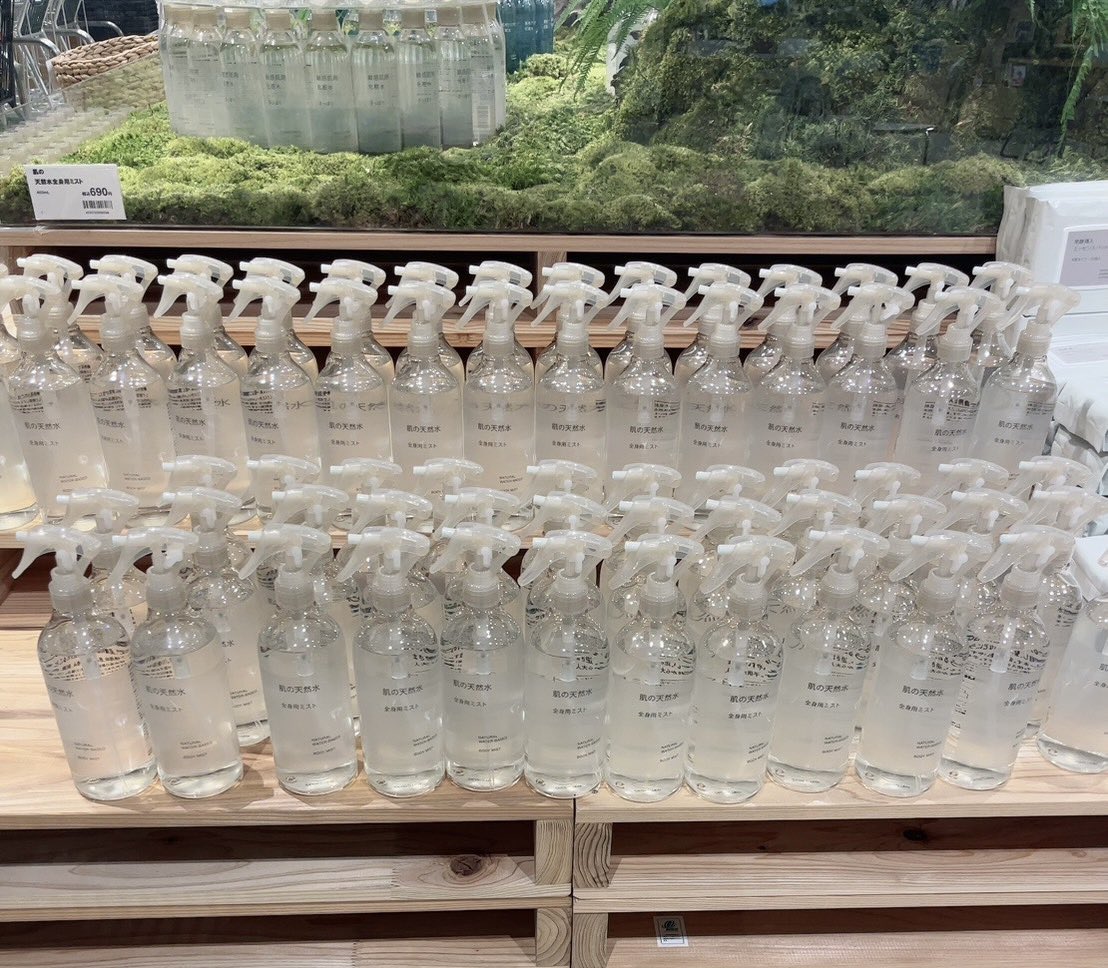 kurumi_kids_'s tweet photo. 無印、こういうの690円で出してくれるから好き。お風呂上がり、とりあえず全身にシュッシュ。ボディケアめんどい日にもめちゃ助かる🥹 https://t.co/OWEjFdswto