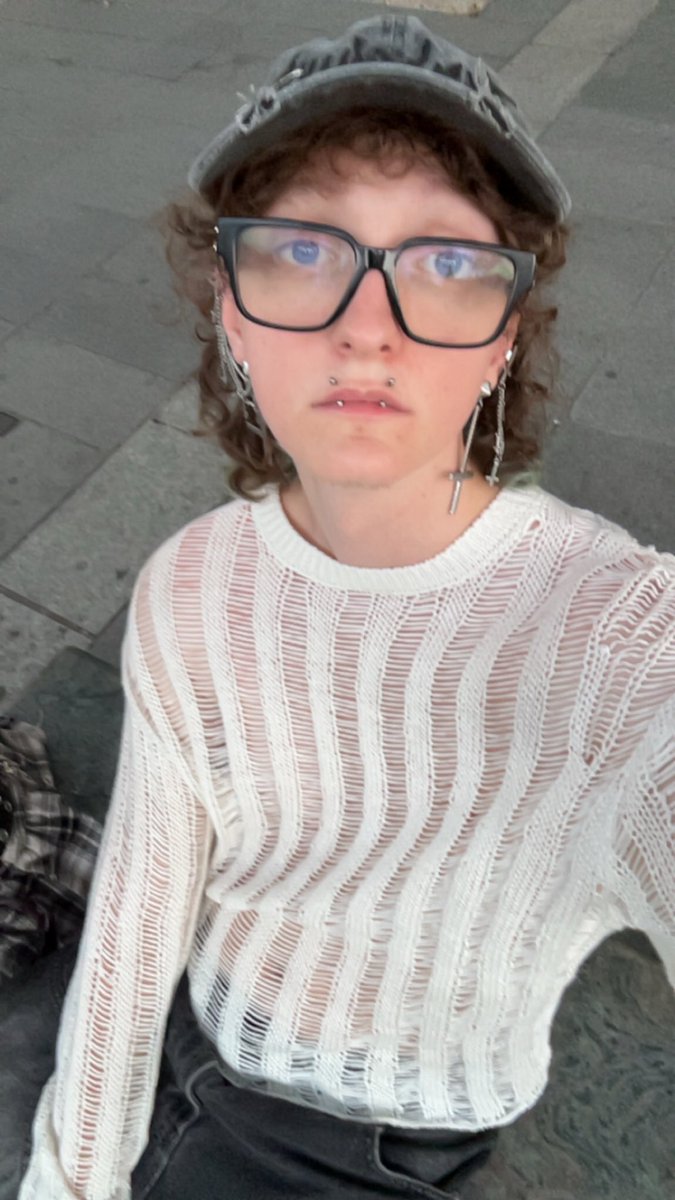 Layonee44's tweet photo. @countrynurseset Je sais que je suis pas le plus beau mais je trouve que ça passe (le piercing), non ? https://t.co/rEbs64MSBp
