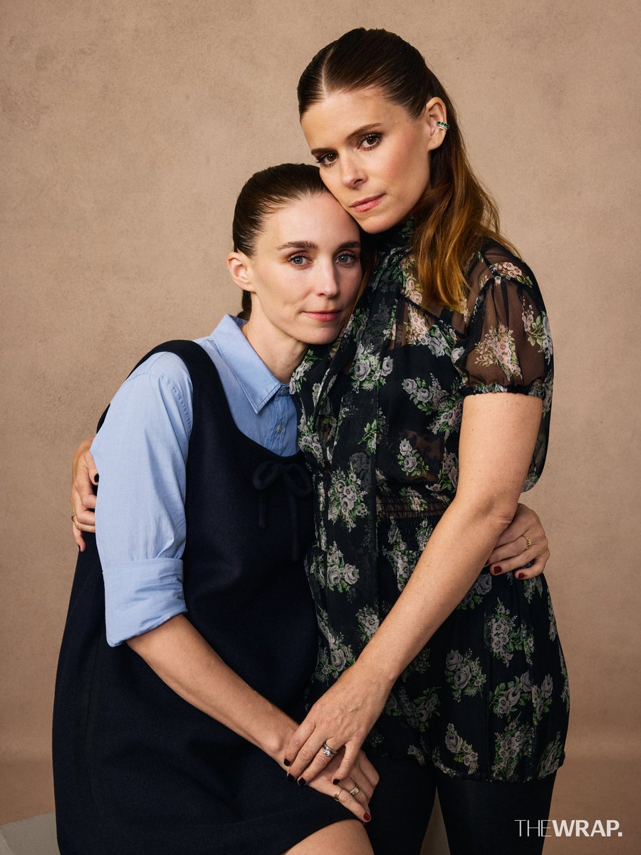 TheWrap's tweet photo. 'Bucking Fastard' cast Kate and Rooney Mara, Domhnall Gleeson and Orlando Bloom photographed at TheWrap's TIFF portrait studio.

Full gallery: https://t.co/gKr0HodudJ   

 📸: O'shane Howard https://t.co/hMrbelDwnE