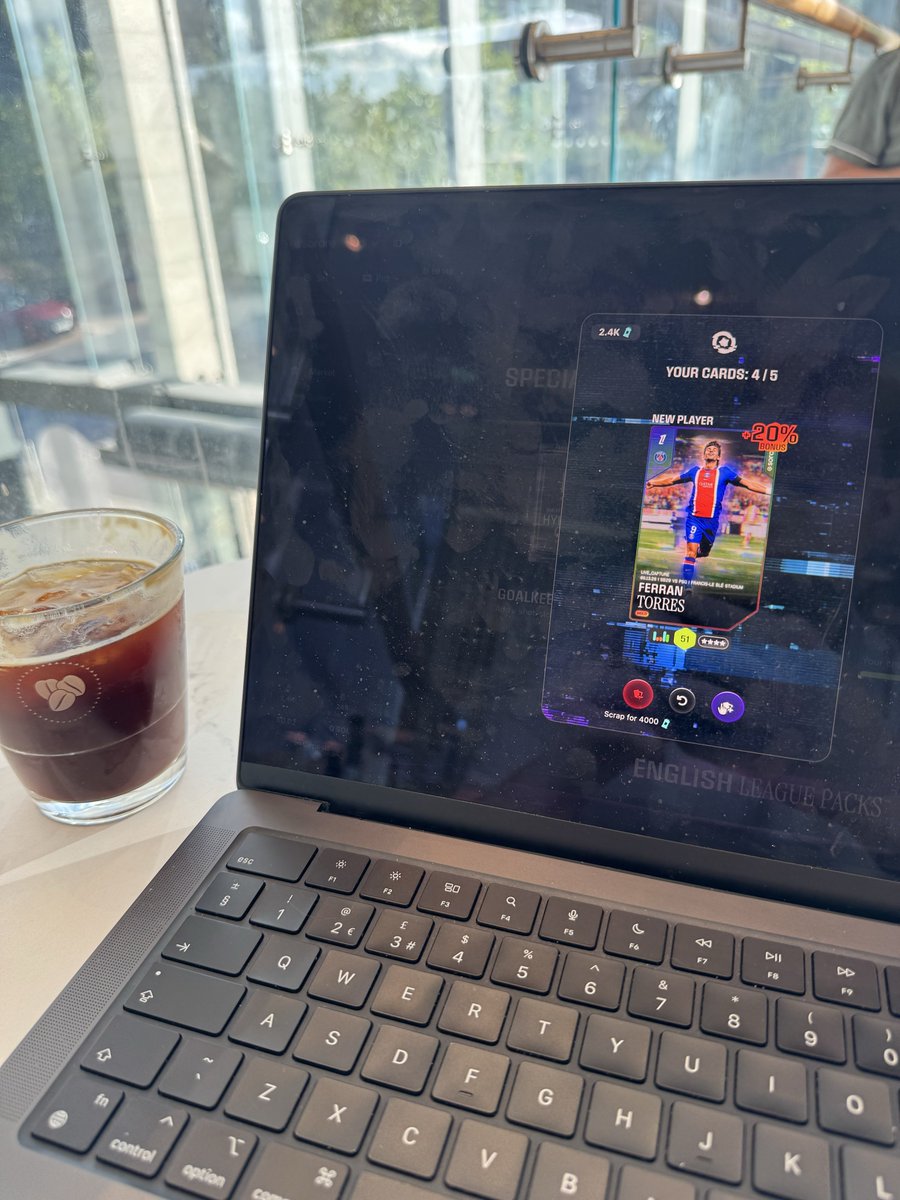playeranalyst1's tweet photo. A holo Ferran with my coffee ☕️⭐️

@Sorare #Sorare #SorareActionShot https://t.co/Pp7QGmGqK4