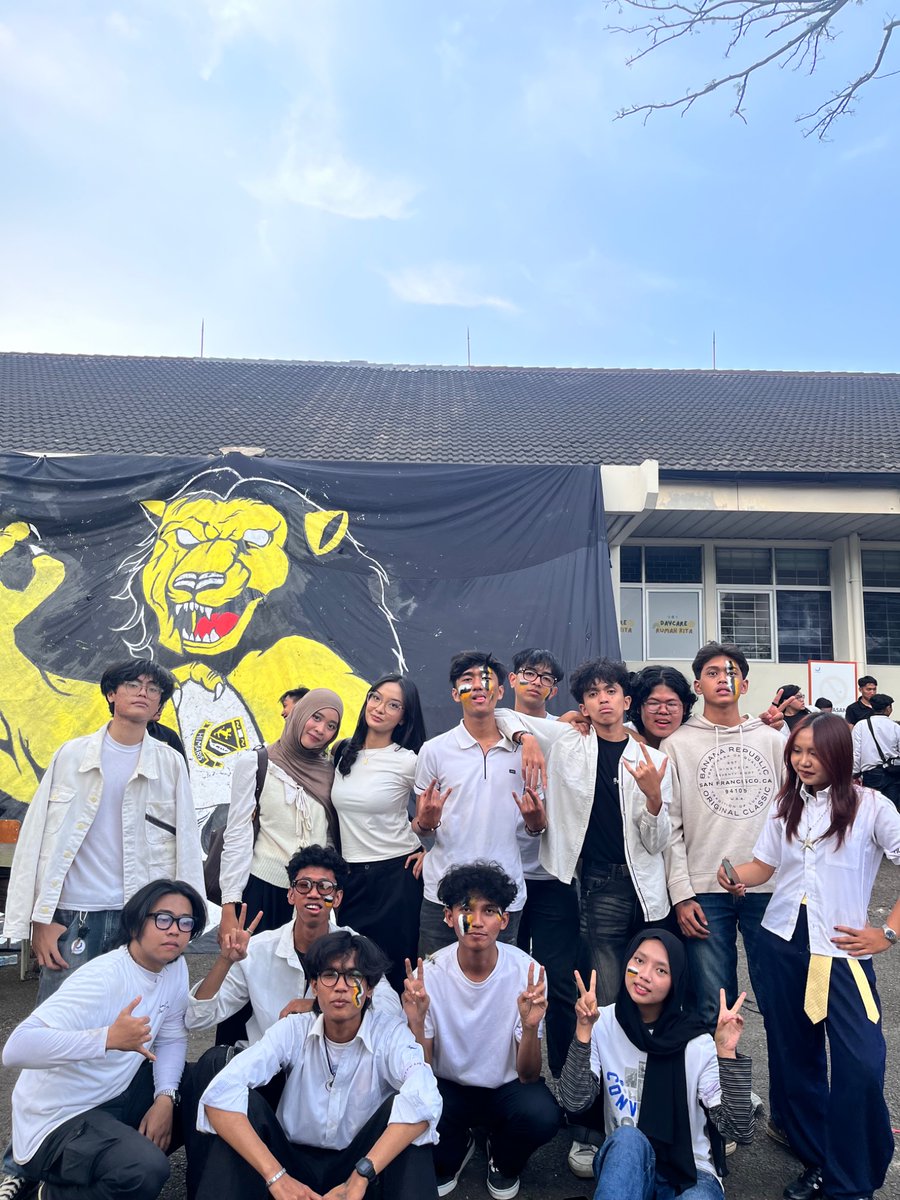 puroamigoo's tweet photo. forever grateful for these people for keeping me alive😁 https://t.co/aUjyL3WC2G