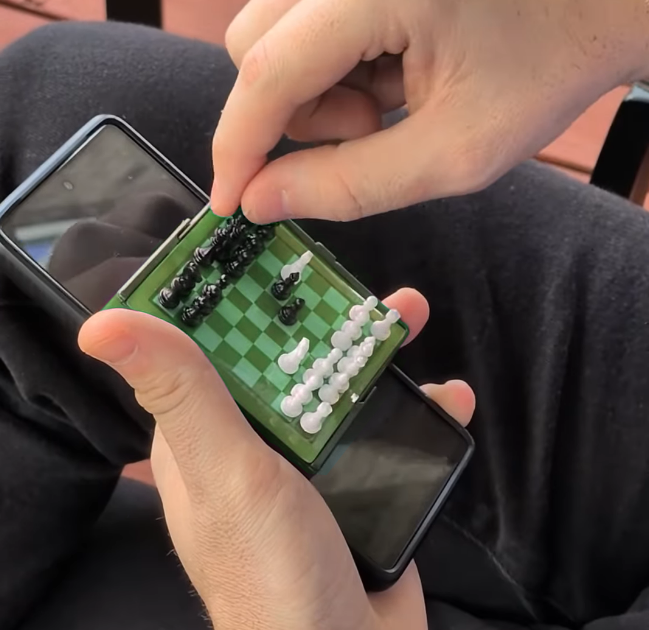 chesscom's tweet photo. "I play chess on my phone" yeah me too https://t.co/IwBe3Zk4rN