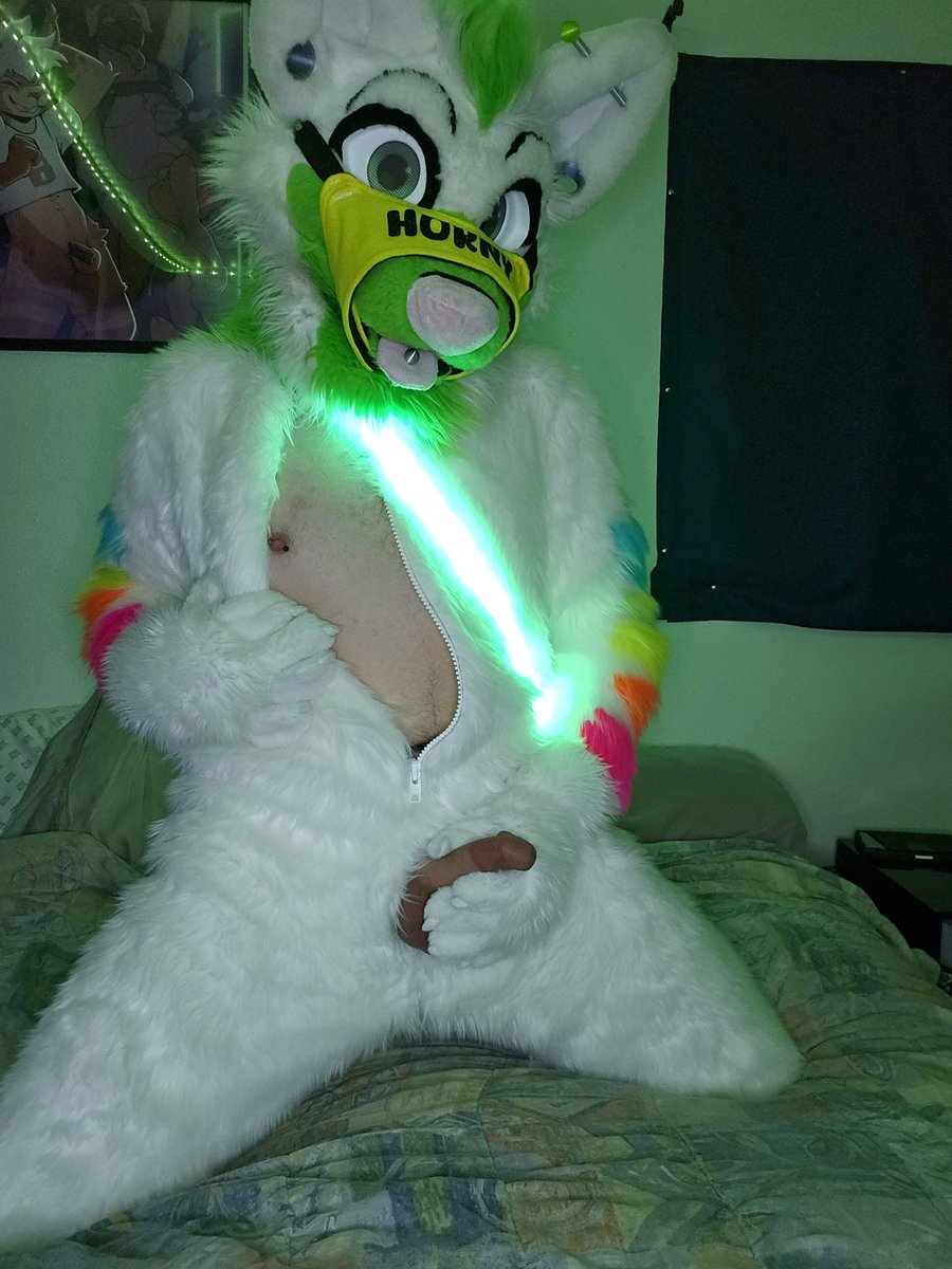 QPNeonAD's tweet photo. is it hot in here or is it just me?

#murrsuit #murrsuitMonday #fursuitNSFW #IRLnudes https://t.co/lIxLLt9IfL