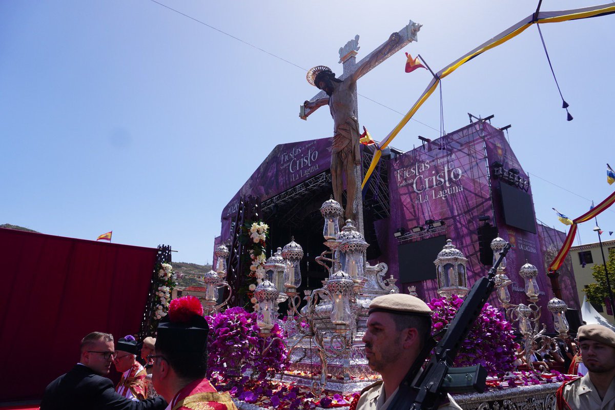 MDominguez_Glez's tweet photo. Hoy La Laguna celebra su día grande, una jornada marcada por la devoción al Santísimo Cristo y por una de las tradiciones más arraigadas de Canarias.

La procesión del Cristo vuelve a reunir a miles de vecinos y visitantes en torno a una imagen que forma parte de la historia, la identidad y el sentimiento de generaciones de laguneros.

Quiero trasladar mi felicitación a todos los laguneros y laguneras, así como mi reconocimiento a quienes hacen posible que esta celebración siga viva.

Que el Santísimo Cristo de La Laguna nos acompañe y que disfrutemos de este día tan especial.

¡Feliz Fiestas del Cristo La Laguna!