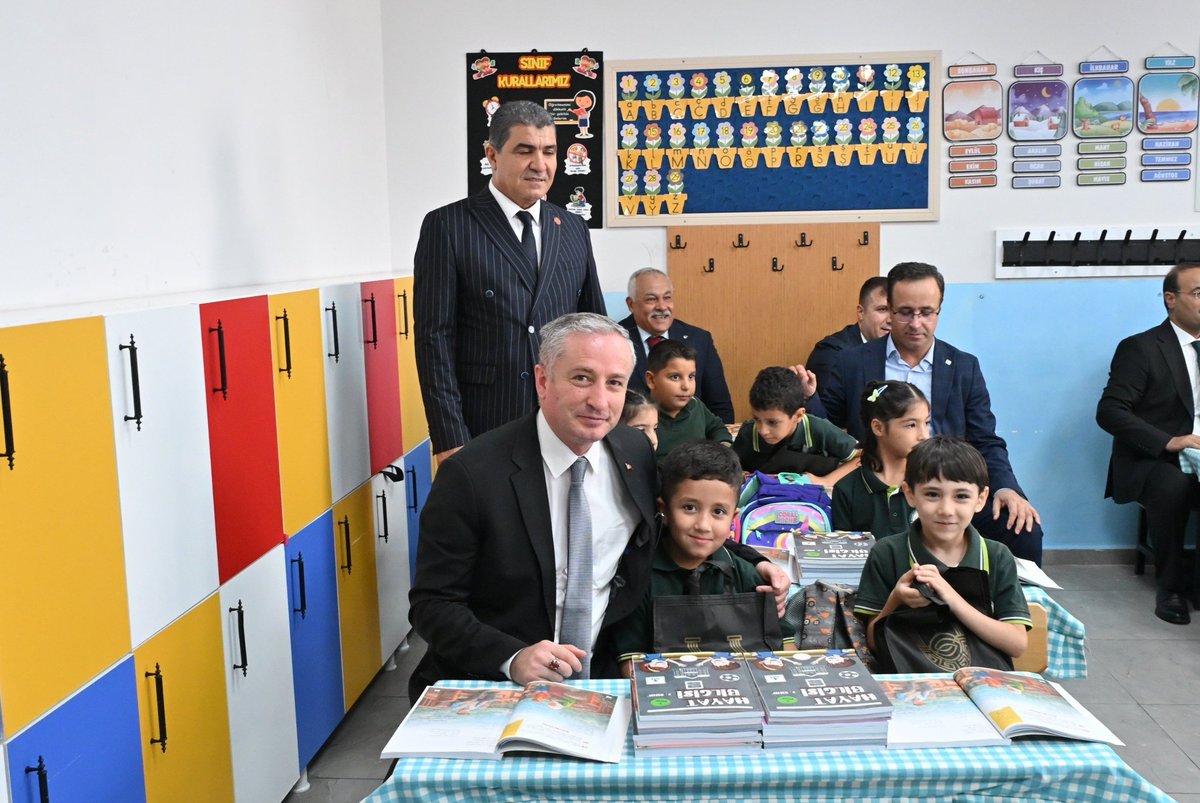 IYCurfa's tweet photo. Şube Başkanımız Cüneyd Yavuz, Şanlıurfa İl Millî Eğitim Müdürlüğü tarafından düzenlenen 2026-2027 Eğitim Öğretim Yılı Başlangıç Programı’na katıldı.
Yeni eğitim öğretim yılının öğrencilerimize, öğretmenlerimize ve velilerimize sağlık, huzur ve başarı getirmesini temenni ediyoruz. https://t.co/DJqvSKlgBG