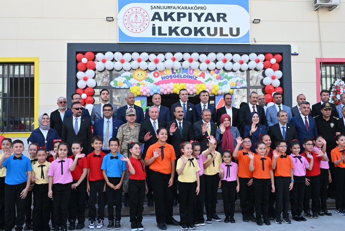 IYCurfa's tweet photo. Şube Başkanımız Cüneyd Yavuz, Şanlıurfa İl Millî Eğitim Müdürlüğü tarafından düzenlenen 2026-2027 Eğitim Öğretim Yılı Başlangıç Programı’na katıldı.
Yeni eğitim öğretim yılının öğrencilerimize, öğretmenlerimize ve velilerimize sağlık, huzur ve başarı getirmesini temenni ediyoruz. https://t.co/DJqvSKlgBG
