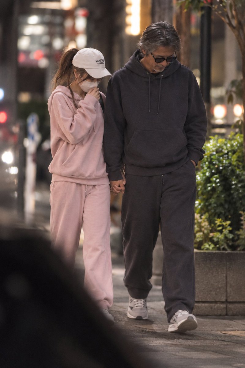 F_T_Killer's tweet photo. 【スクープ速報】
ベテラン俳優M、今どきギャル風美女との親密現場をキャッチ。不倫疑惑が浮上。

#AIart️️️️️️️️️️️️️️️️️️️️️️️️️️️️️️️️️️️️️️️️️️️️️️️️️️️ 
#スクープ
#不倫現場 https://t.co/15eeOpUmtg