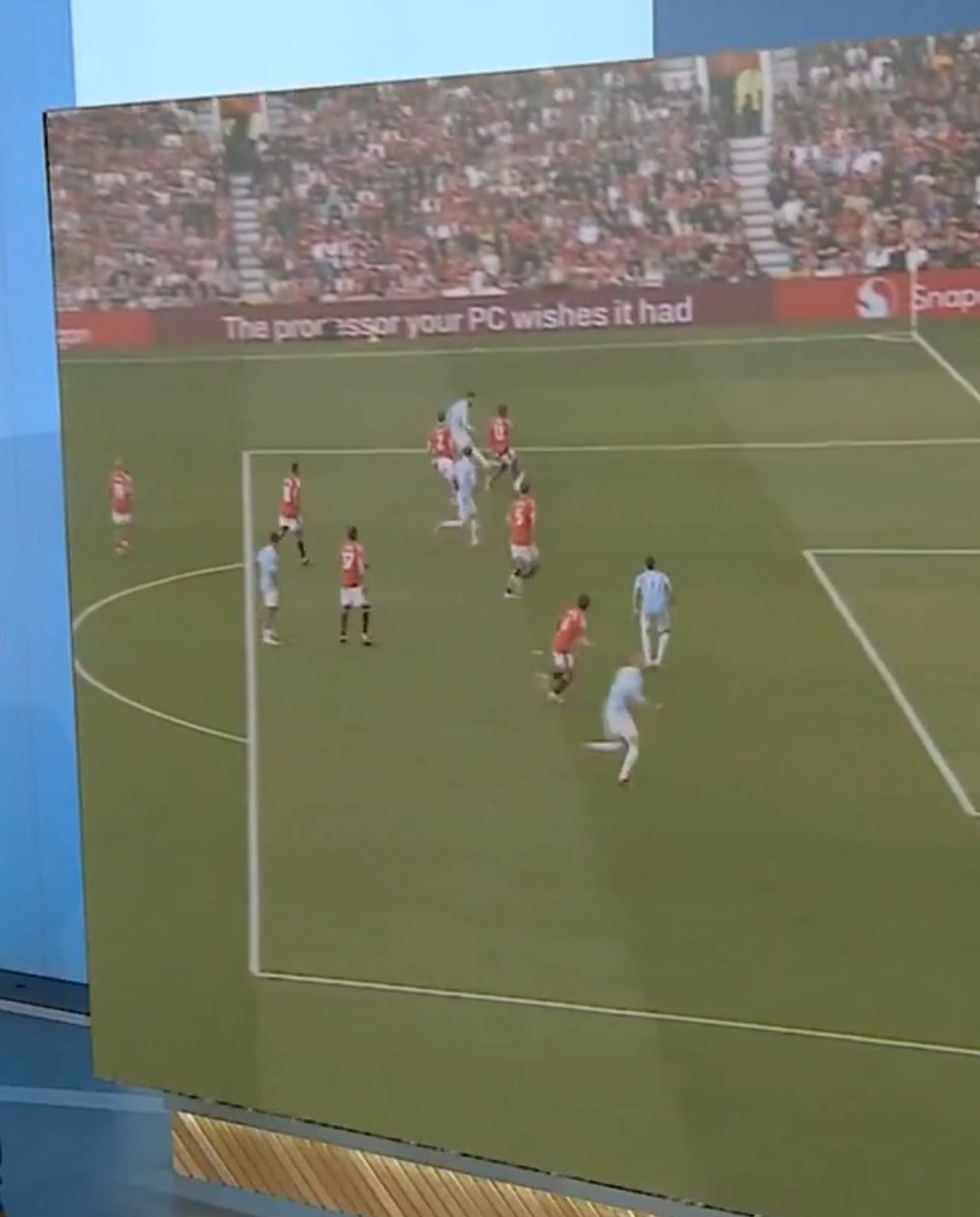 Washa_Jr's tweet photo. @SkySportsNews This Semi-automated thing need to be reviewed as well. https://t.co/NSkG59ovWO