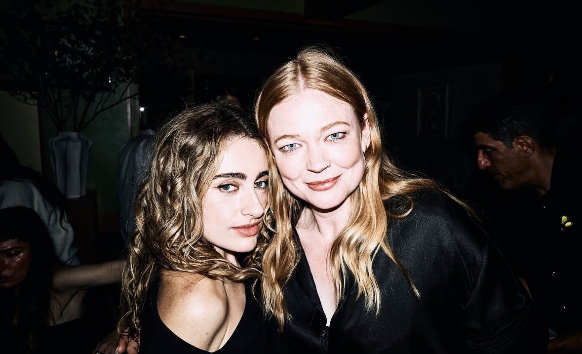bestofsnook's tweet photo. 📸 | Sarah Snook and Rachel Sennott at the W Magazine Emmys Dinner https://t.co/jJy0hb7tgw
