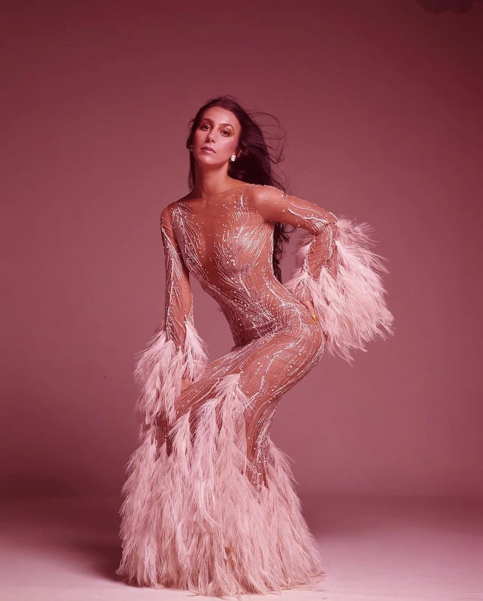 westsidemanii's tweet photo. rip to bob mackie. thank you for always making the girls look fabulous https://t.co/uOQ7MbENSm