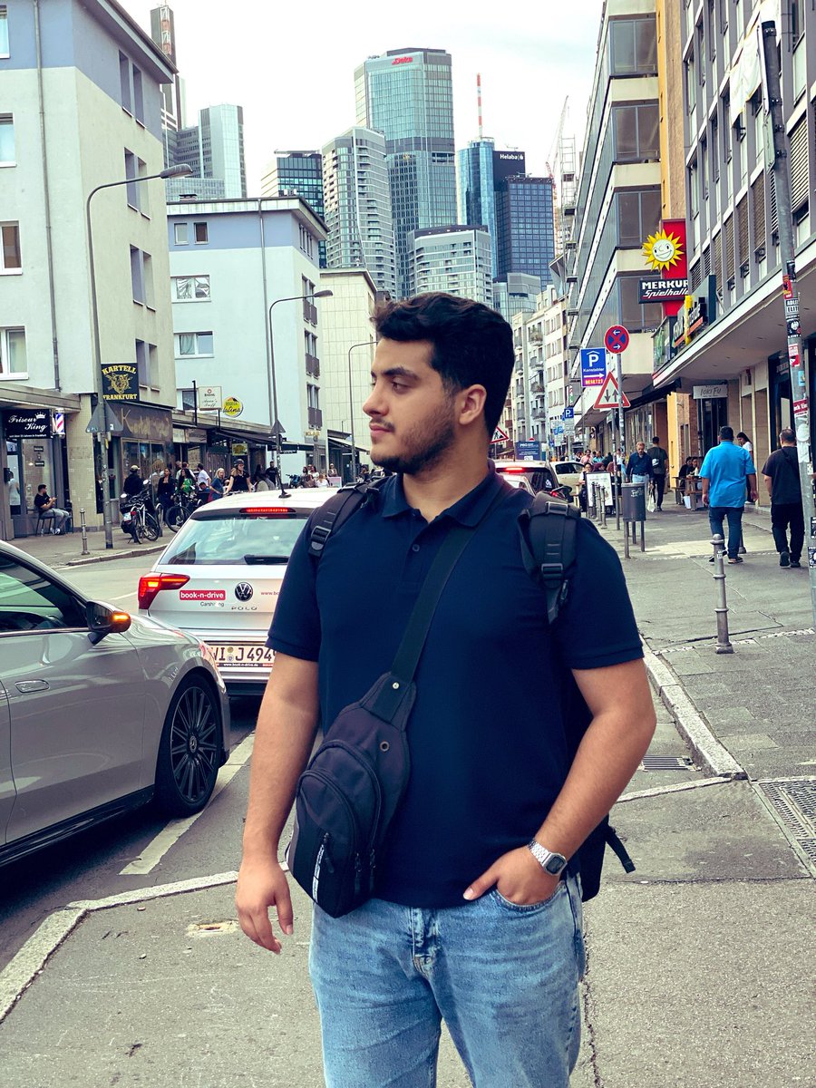 hasan_alinezhad's tweet photo. دوستان خیلی طول کشید ولی هم آلمانیو یاد گرفتم هم دو هفته پیش رسیدم آلمان 🇩🇪
از اهداف دست نکشید https://t.co/djBXRwJdzQ