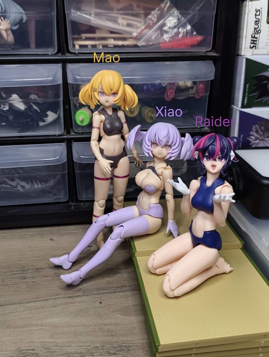 EdModelSa's tweet photo. Post-movie 📽️🍿🧹 (part 2)
Picture 1) Raider: Everything's all cleaned up now, Master (⁠ ⁠╹⁠▽⁠╹⁠ ⁠)/
[Aren't we missing something? I have a feeling we forgot something]
Xiao: I don't know
P2) Tu: Heey, heelp‼️(⁠ᗒ⁠ᗩ⁠ᗕ⁠)
P3) Xiao: Everything's fine now
P4) Mao: Hey, old man, could we do karaoke next time? 🎤🎶
[I'll see what I can do]