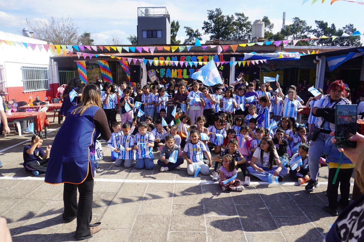 SecMujeresTigre's tweet photo. 🎉 Gran festival del CEC en Bancalari.

El  CEC de Bancalari es una institución que sostiene un trabajo para fortalecer la protección de las adolescencias y acompañar sus trayectorias educativas. 📚
@ZamoraJulio @GiselaLZamora @NaOlivieri https://t.co/or595qAWiB