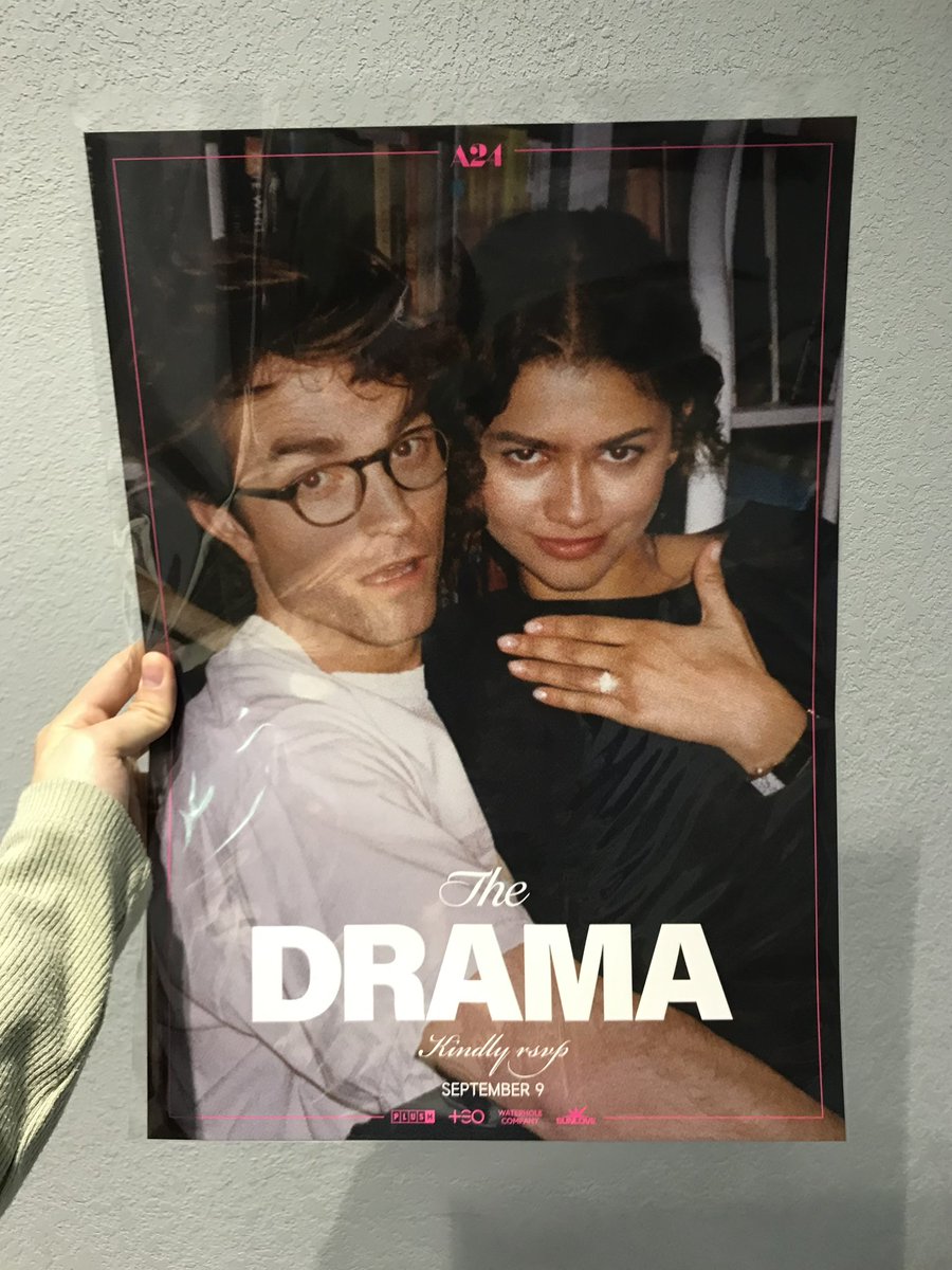 imrushon's tweet photo. Cinema locked in 💅🏻💍 https://t.co/41j7340jqY