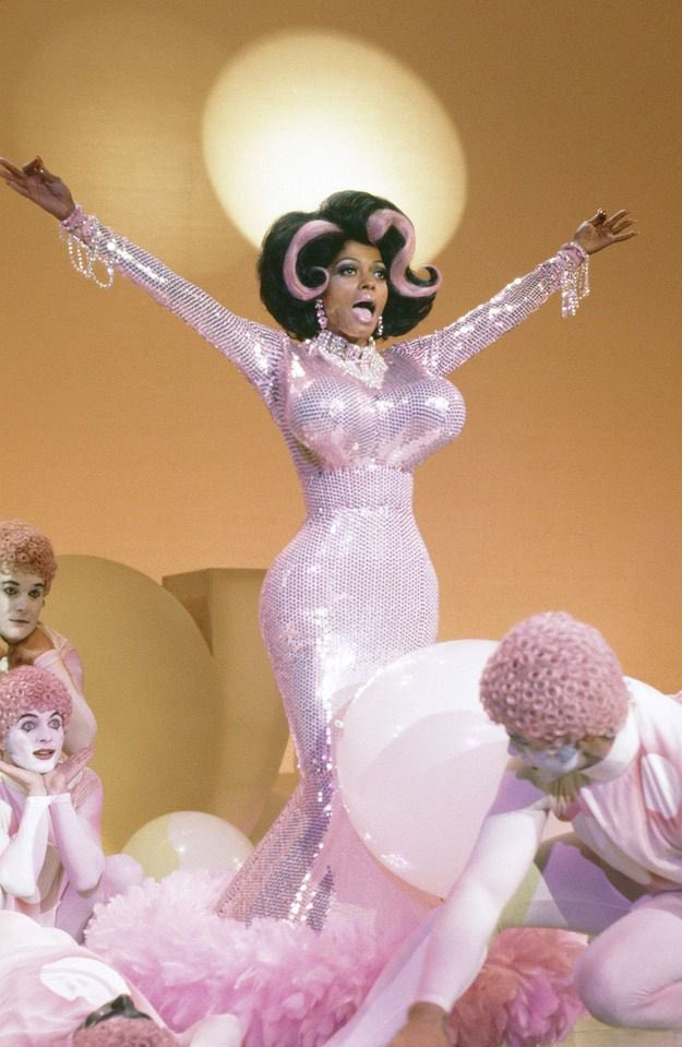 tsve_'s tweet photo. my favorite Bob Mackie look, maybe ever. worn by Diana Ross https://t.co/xLkveQaqTk