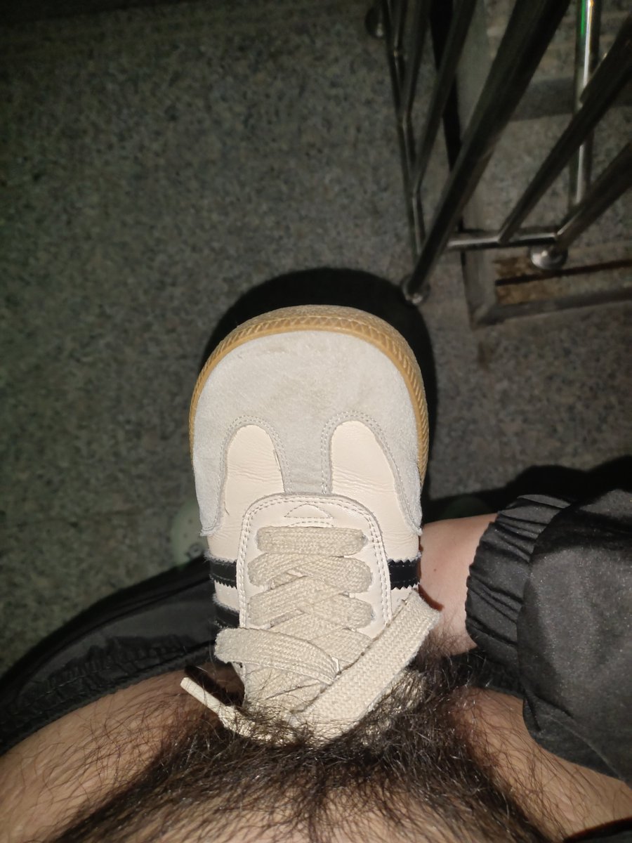 7vjzu's tweet photo. 小姐姐我又来强奸你的小骚鞋了，还是香臭香臭的味道真骚我这就内射鞋垫上！给你的小骚鞋好好保养保养！#射鞋 #扫楼 #打胶 https://t.co/dWBTsBGcm5