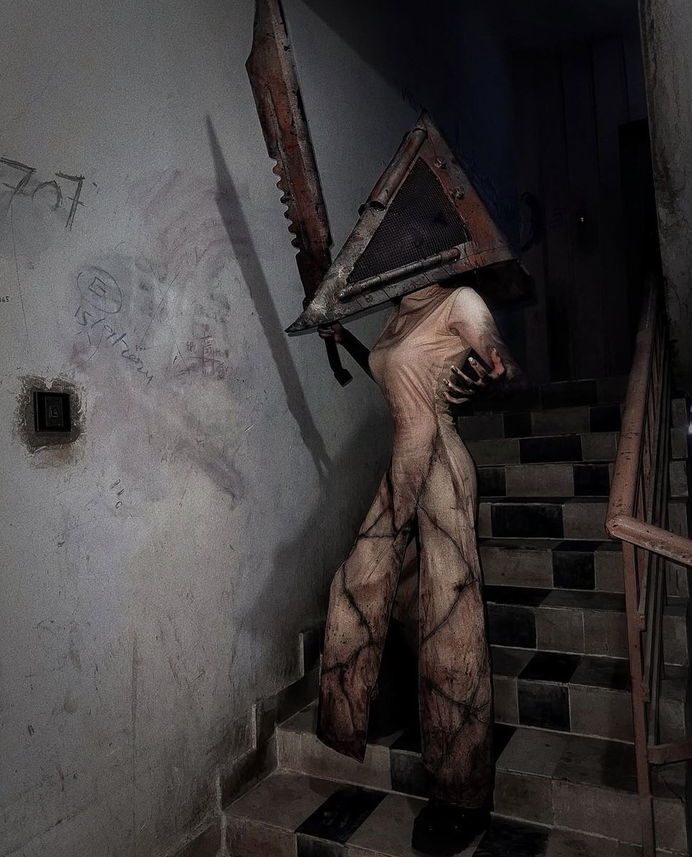 Sanx_Cosplay's tweet photo. You mean like Female Pyramid Head? 👀 did this cosplay last year https://t.co/hatAT8buux