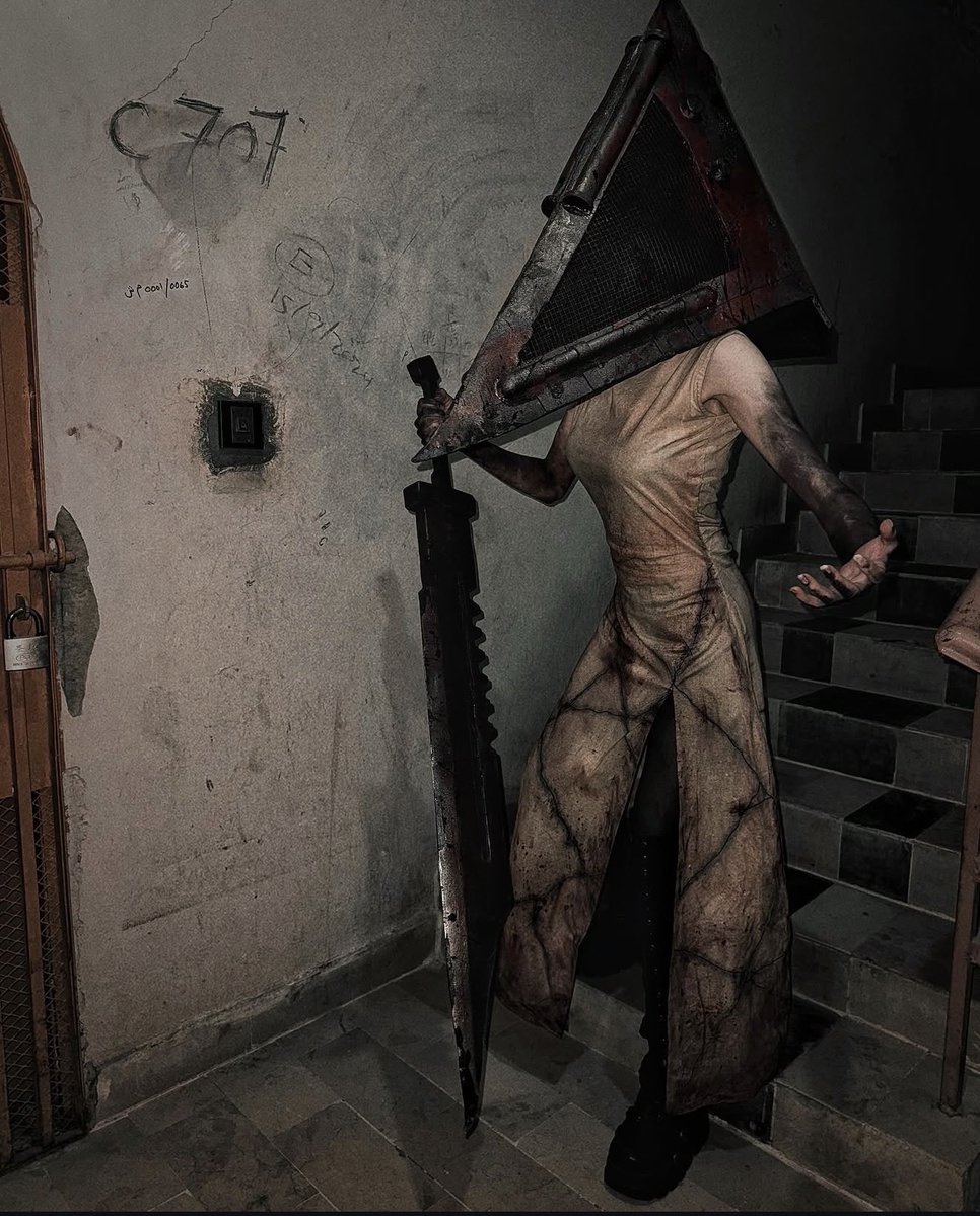 Sanx_Cosplay's tweet photo. You mean like Female Pyramid Head? 👀 did this cosplay last year https://t.co/hatAT8buux