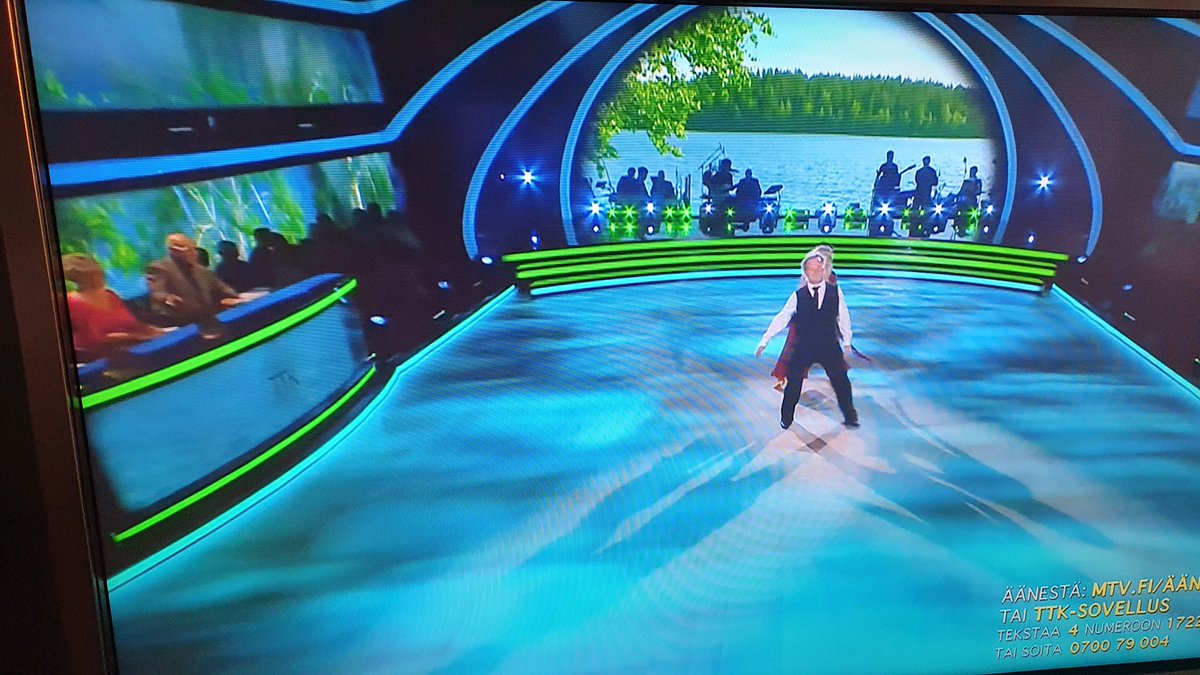 Villivitter's tweet photo. Nyt oli tanssii Tähtien kanssa sellainen veto Jani Hurmeelta  että oksat pois. Hienoa Hienoa Hienoa. Kerrankin kunnon musiikkia. https://t.co/Y812c40RHF