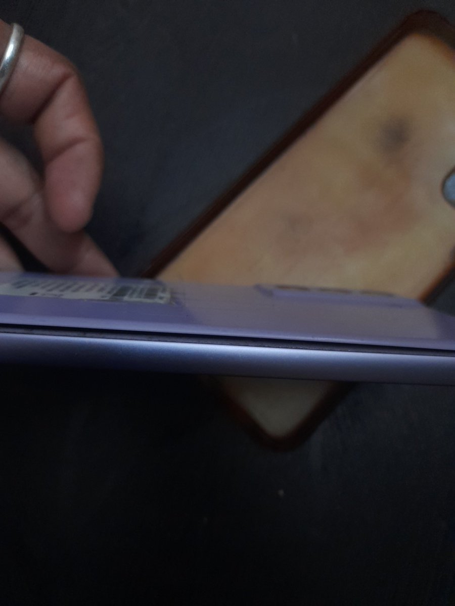 Yogesh_Ydav's tweet photo. @jaymajhi17 @SamsungIndia @SamsungMobile @stufflistings @StyleListings Nxt part is @SamsungIndia don't accept tht this model Galaxy S21FE having worst heating issue(see backpanel) and green line due to some software updates. Bcz that impact came just in 2 mnths aftr purchase,how it can affect the device 2.5 years later
So now this is final rejection https://t.co/L1VlkZqCfr