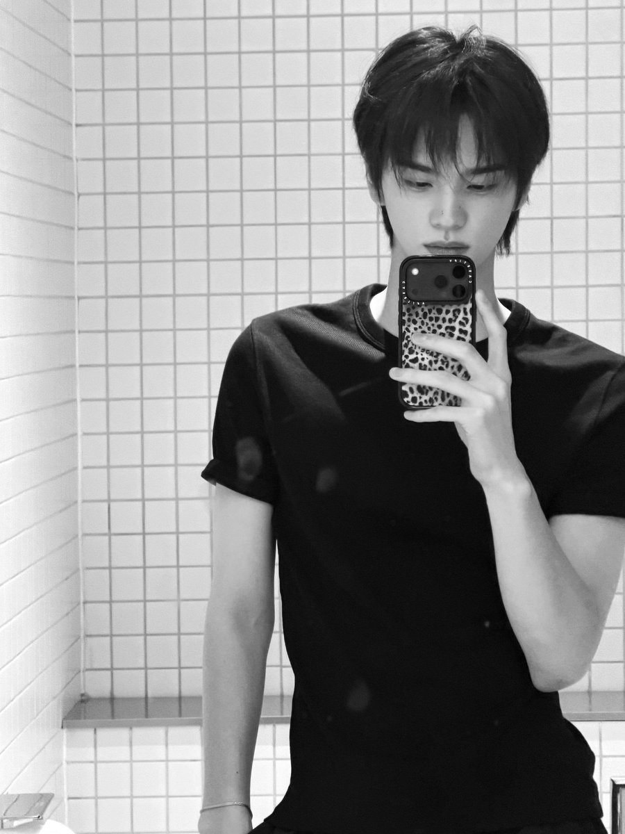 Shhinyu's tweet photo. Catching my own vibe tonight. https://t.co/Glk9ytlS5I