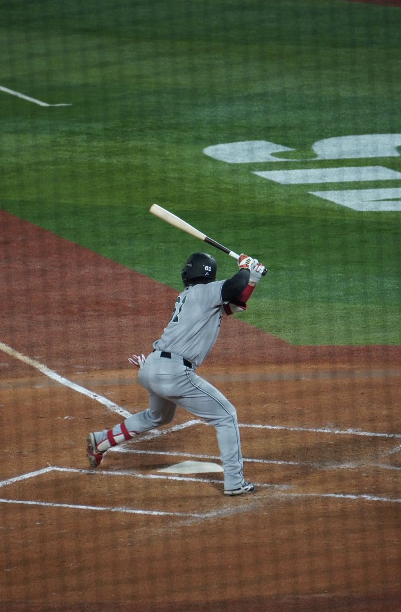 r_hyt_6's tweet photo. 似すぎている‼️
 #坂本勇人  #増田陸 https://t.co/LY0PlDqc2M