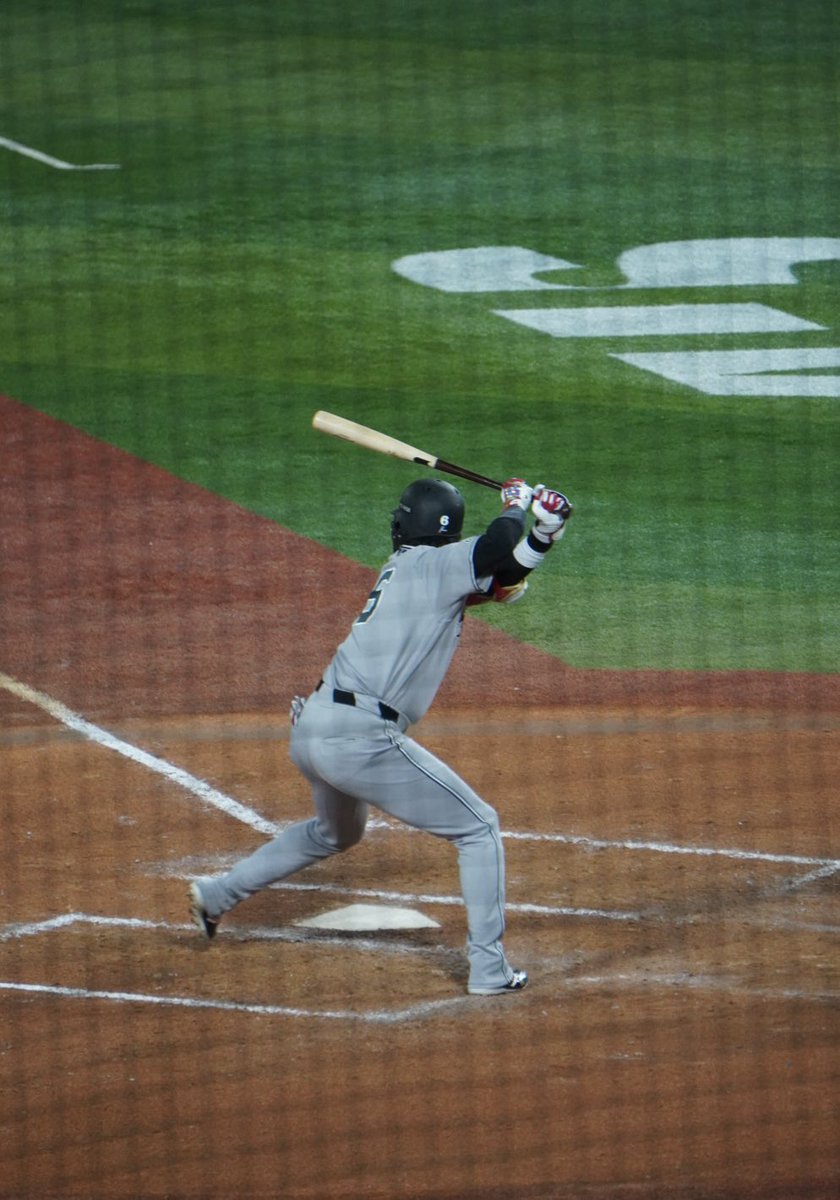 r_hyt_6's tweet photo. 似すぎている‼️
 #坂本勇人  #増田陸 https://t.co/LY0PlDqc2M