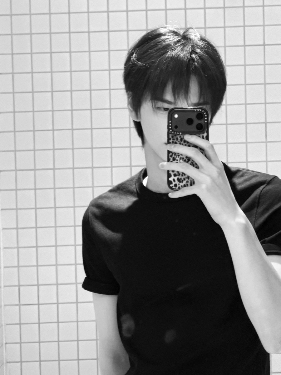 Shhinyu's tweet photo. Catching my own vibe tonight. https://t.co/Glk9ytlS5I