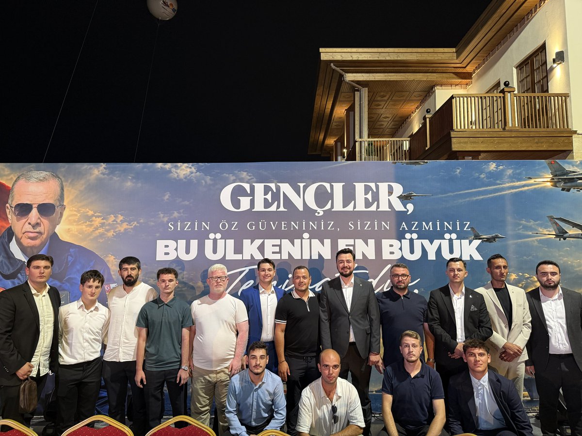 akgencfatsa's tweet photo. Samsun

Cumhurbaşkanımız Sayın Recep Tayyip Erdoğan’ın teşrifleriyle Samsun’da gerçekleştirilen Gençlik Buluşması’nda, Ordu AK Gençlik teşkilatı olarak biz de yerimizi aldık.

Ordu İl Gençlik Kolları Başkanımız Sayın Mert Can Yücesoy, Fatsa Gençlik Kolları Başkanımız Sayın Sezer Ertürkmen, Altınordu Gençlik Kolları Başkanımız Sayın Mustafa Gücer ve yönetimlerimizin katılımıyla bu anlamlı buluşmada gençliğimizin heyecanına ortak olduk.

Türkiye Yüzyılı’nın gençleri olarak; aynı heyecan, aynı inanç ve aynı hedeflerle bir araya geldik. Gençliğin enerjisiyle Türkiye’nin yarınlarına dair umutlarımızı ve hedeflerimizi hep birlikte güçlendirdik.

🇹🇷 Ordu hazır, gençlik hazır, Türkiye hazır!

@avyusufibis @osmannazlier @burakozr61 @AvMertcan
@sezererturkmenn 
@mustafagcr