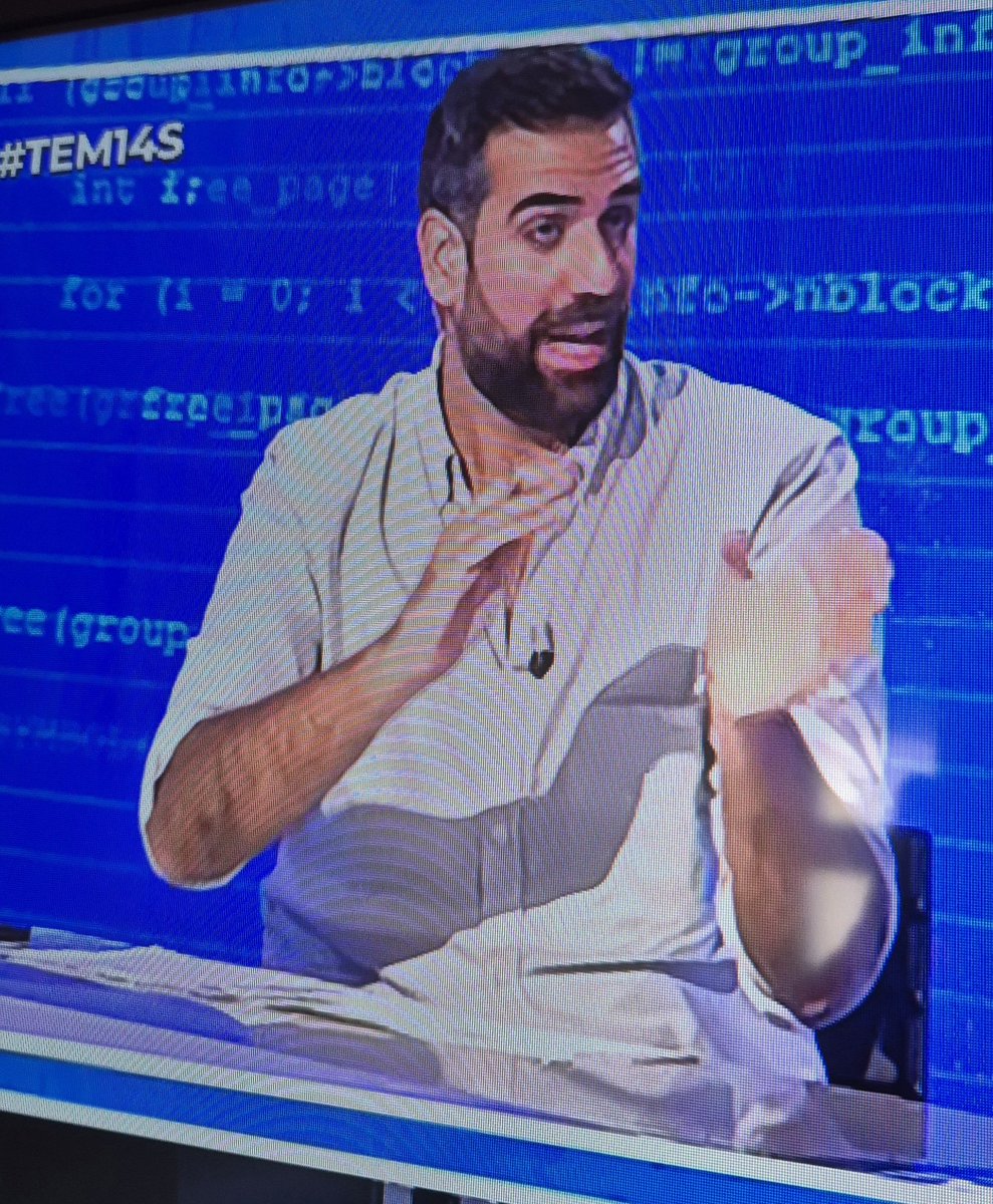 Salvaeulogio's tweet photo. @todoesmentiratv Gente que no conoce Ceuta ni de lo que está padeciendo su población.....Diciendo lo que tienen que hacer 
Es patético         ⬇️      ⬇️
#TEM14S https://t.co/MXmLWMzxSQ