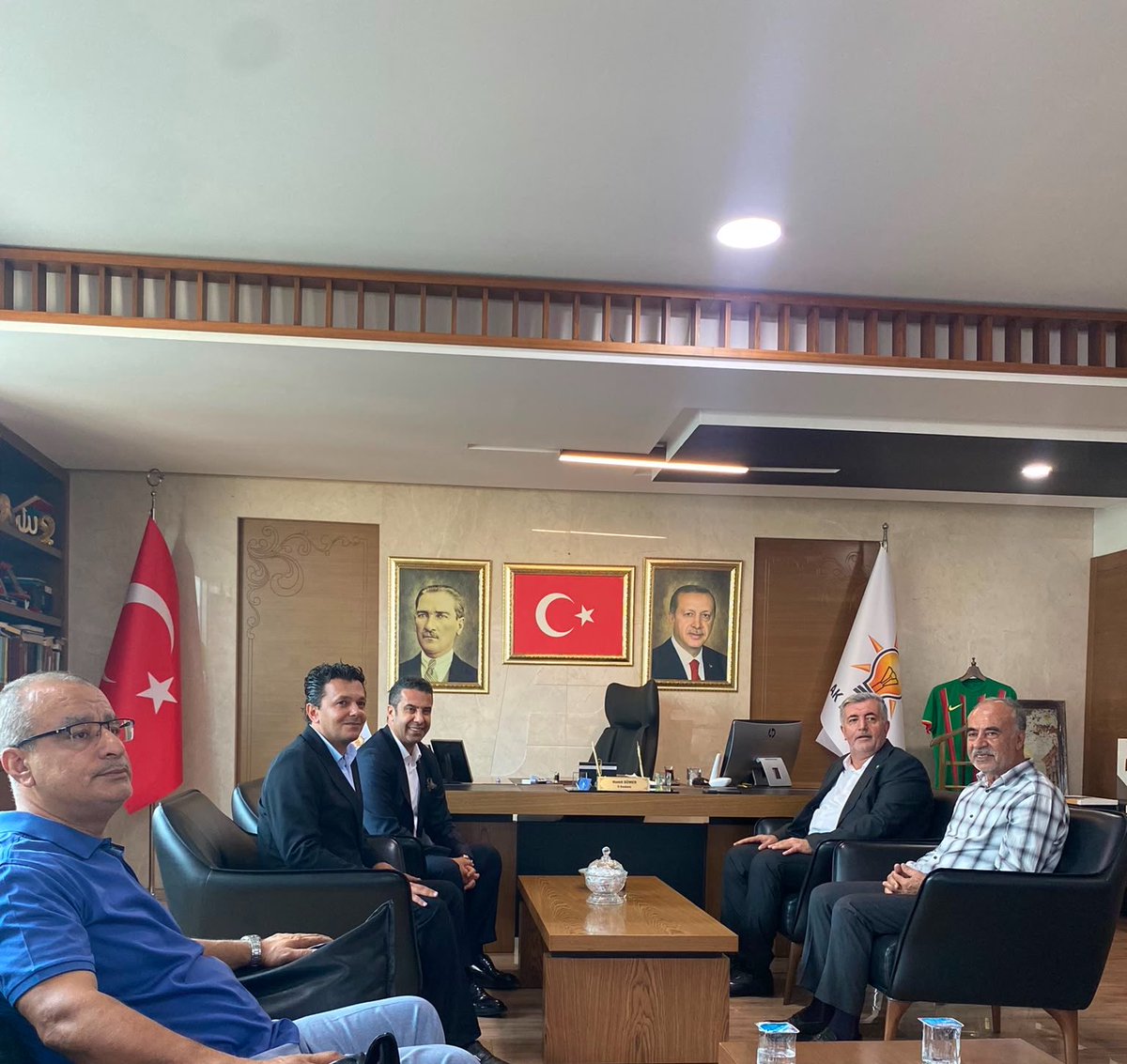 MBeranDilek's tweet photo. 📍 AK Parti Diyarbakır İl Başkanlığı

HÜDA PAR Diyarbakır İl Başkanı Sayın Zeynul Abidin Gülsever ve Kayapınar İlçe Başkanı Sayın Ali Bilmez bizleri ziyaret etti.

Nazik ziyaretleri ve samimi sohbetleri için kendilerine teşekkür ediyor, çalışmalarında başarılar diliyoruz.

@HamitSumer21 
@AbidinGulsever 
@akpartidbakir
