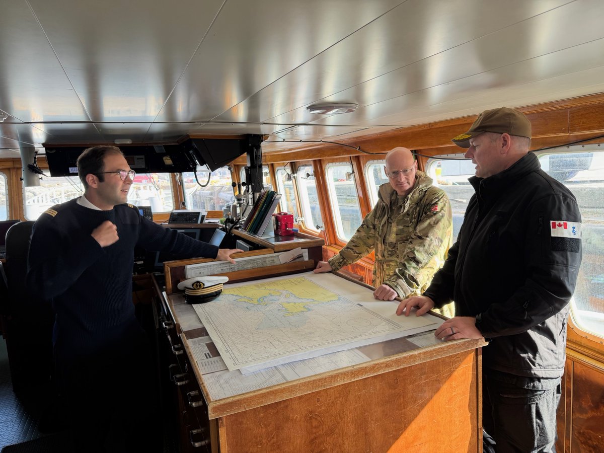 US2ndFleet's tweet photo. Vice Commander, U.S. 2nd Fleet Strengthens Allied Arctic Security
Royal Canadian Navy Rear Adm. David Mazur, Vice Commander, U.S. 2nd Fleet, discussed Arctic security with allied partners during a distinguished visitor day apart of Operation NANOOK TUUGAALIK.
#C2F #USNavy https://t.co/eV3QtI1Emu